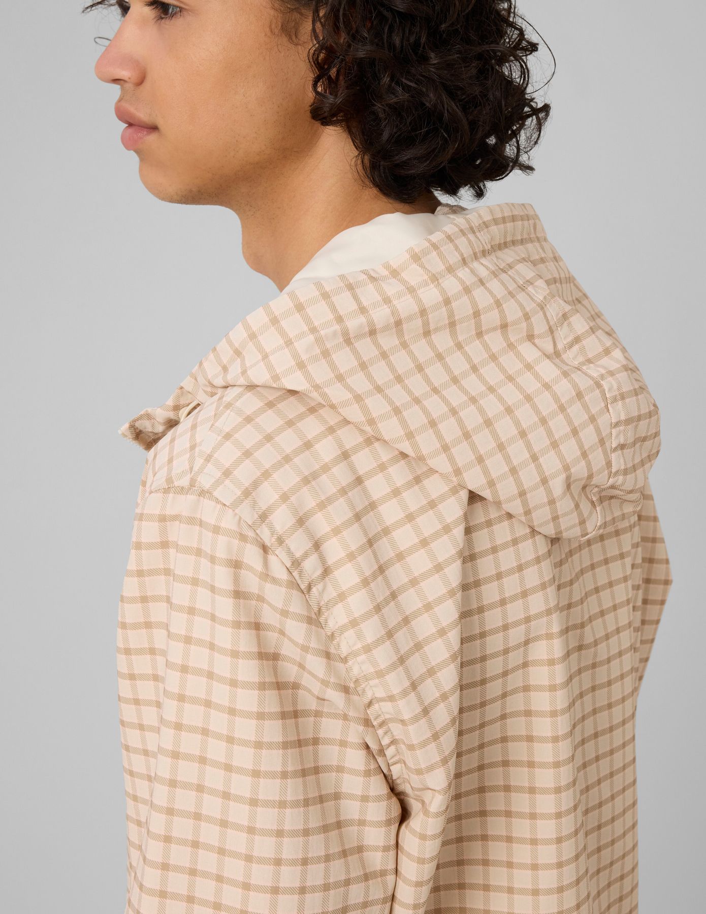 Blouson l&eacute;ger &agrave; capuche
