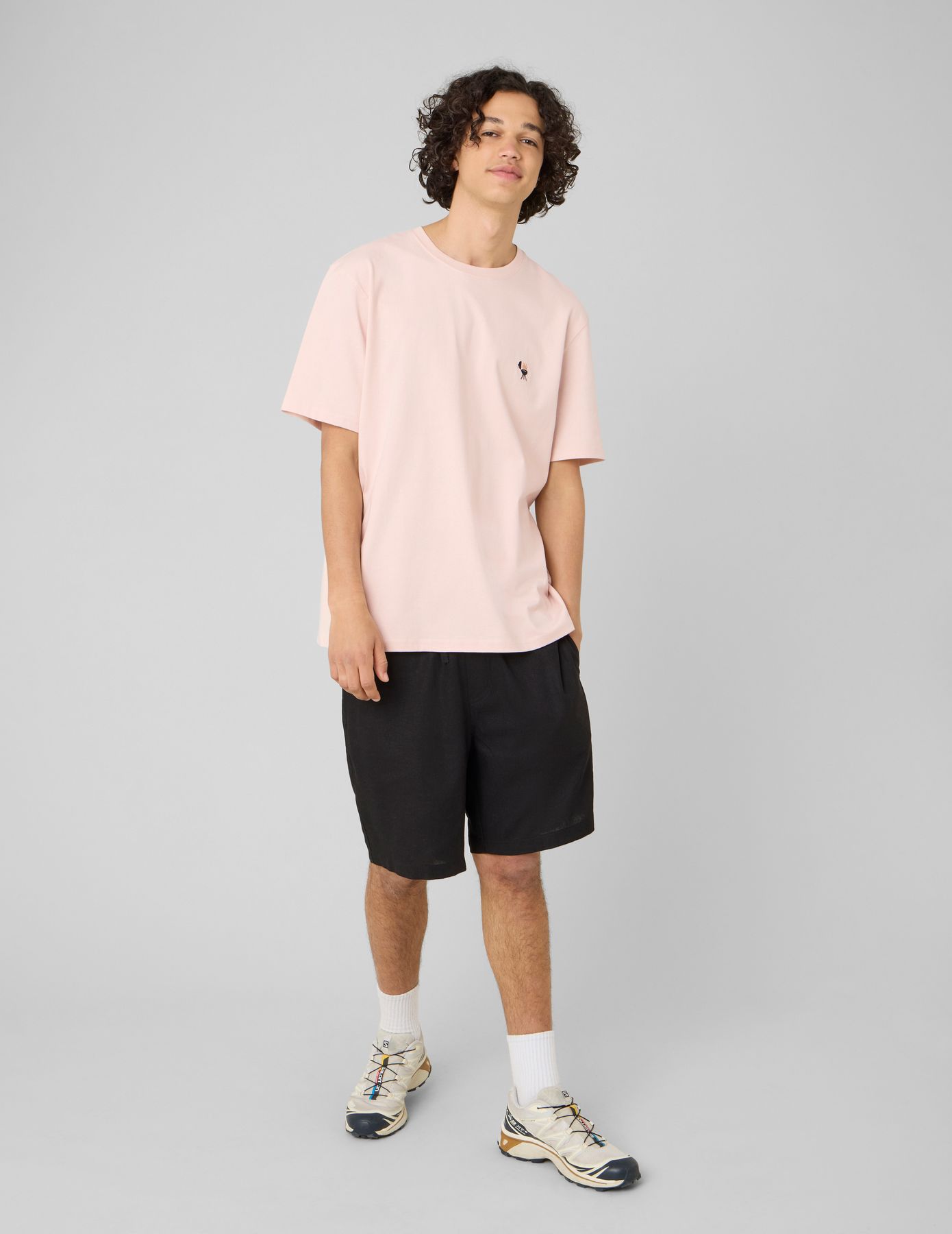 T-shirt broderie poitrine