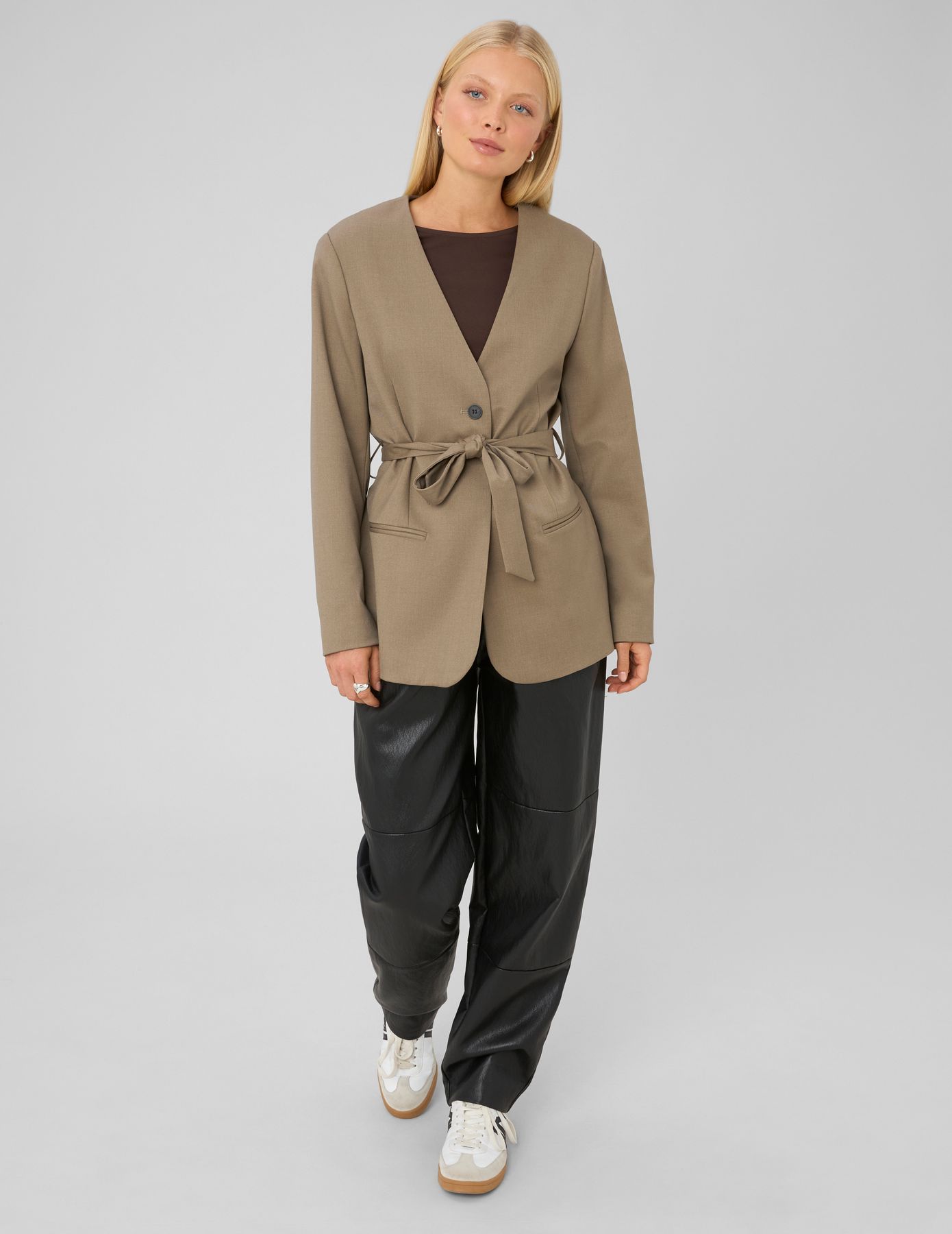 Blazer ceintur&eacute;