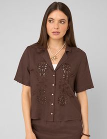 Chemise brod&eacute;e ajour&eacute;e