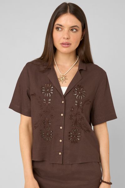 Chemise brod&eacute;e ajour&eacute;e