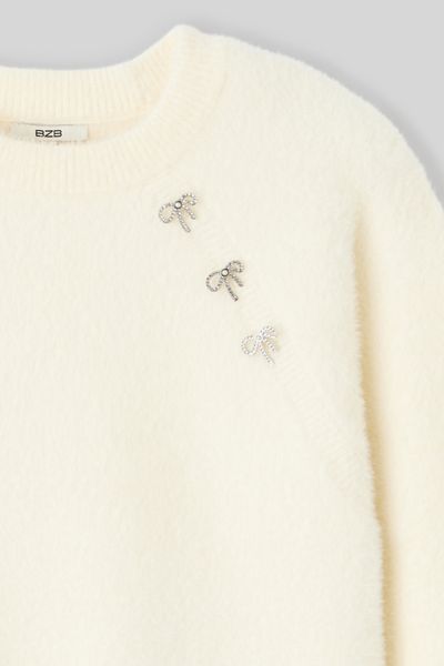 Pull fluffy boutons bijoux