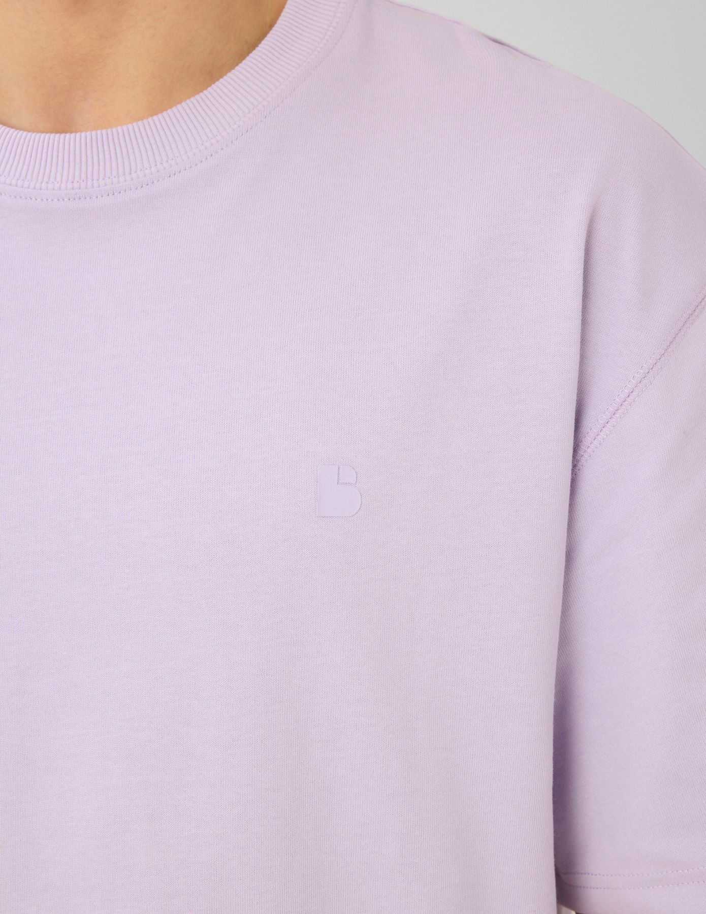 T-shirt logo poitrine