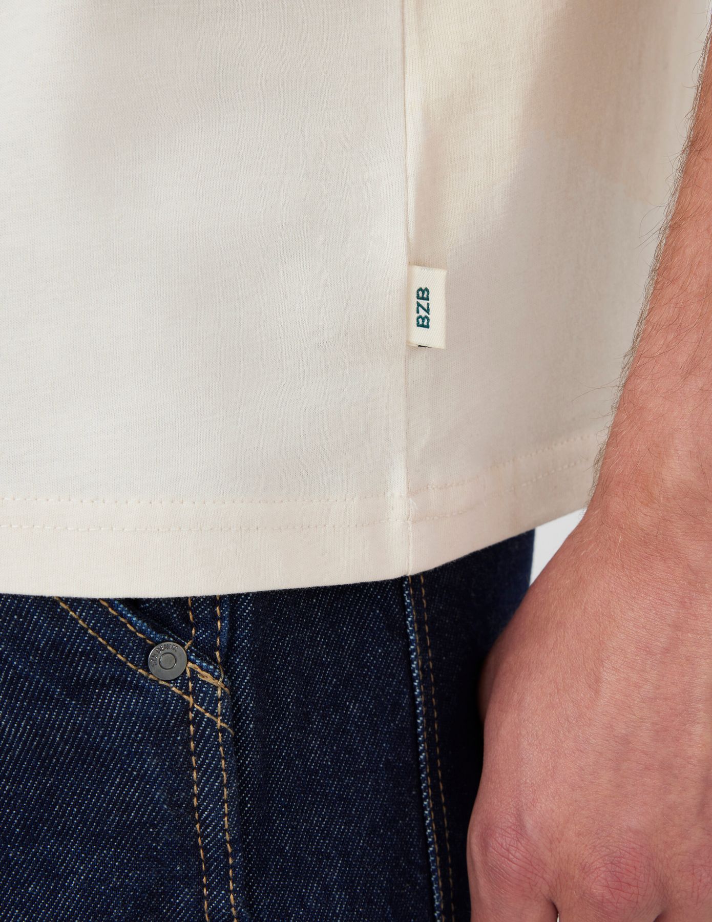 T-shirt broderie poitrine