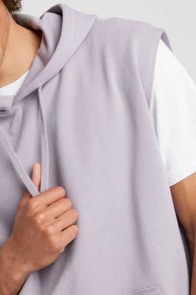 Sweat sans manches &agrave; capuche