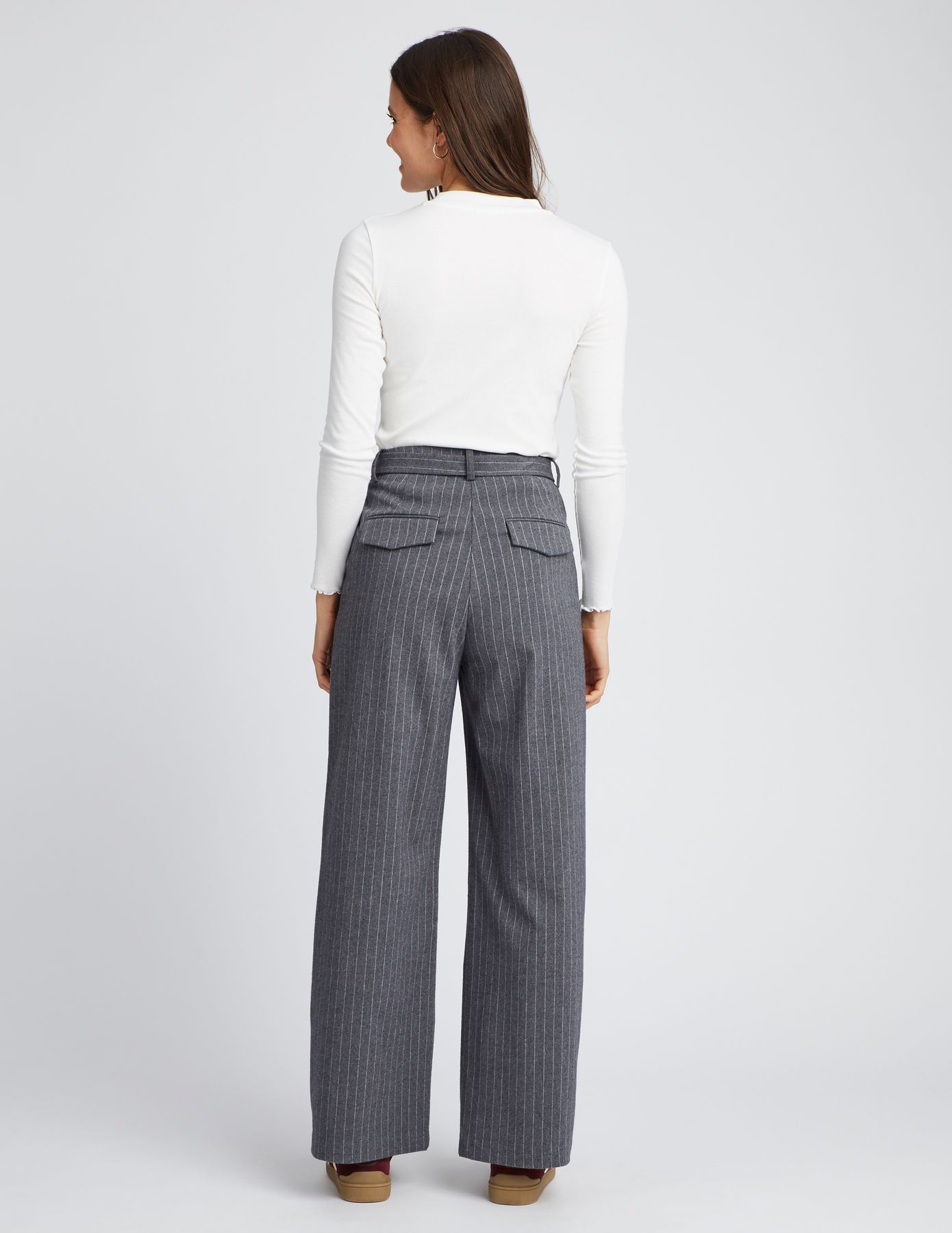 Pantalon tailleur à pinces rayé en polyester recyc