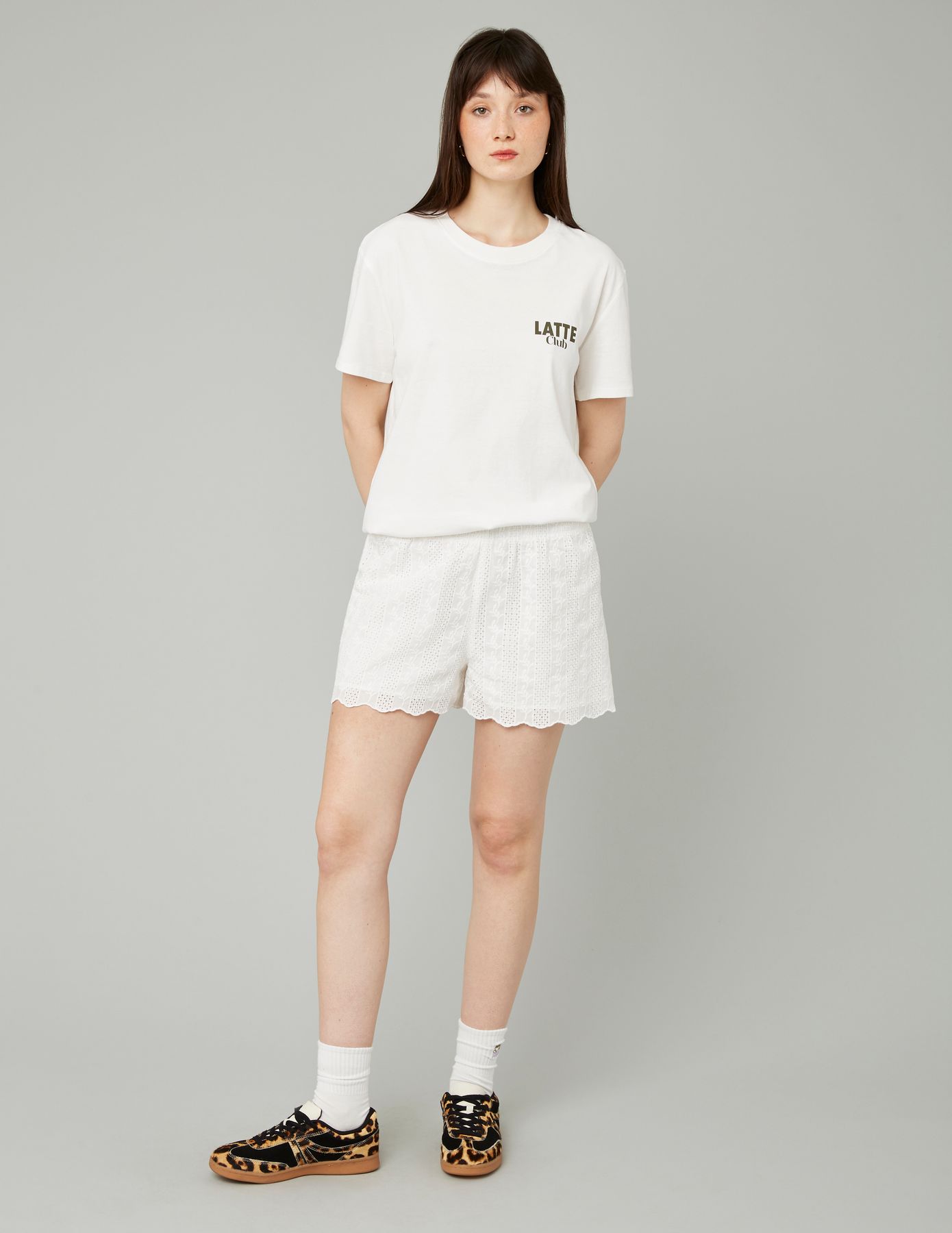 Short broderie anglaise