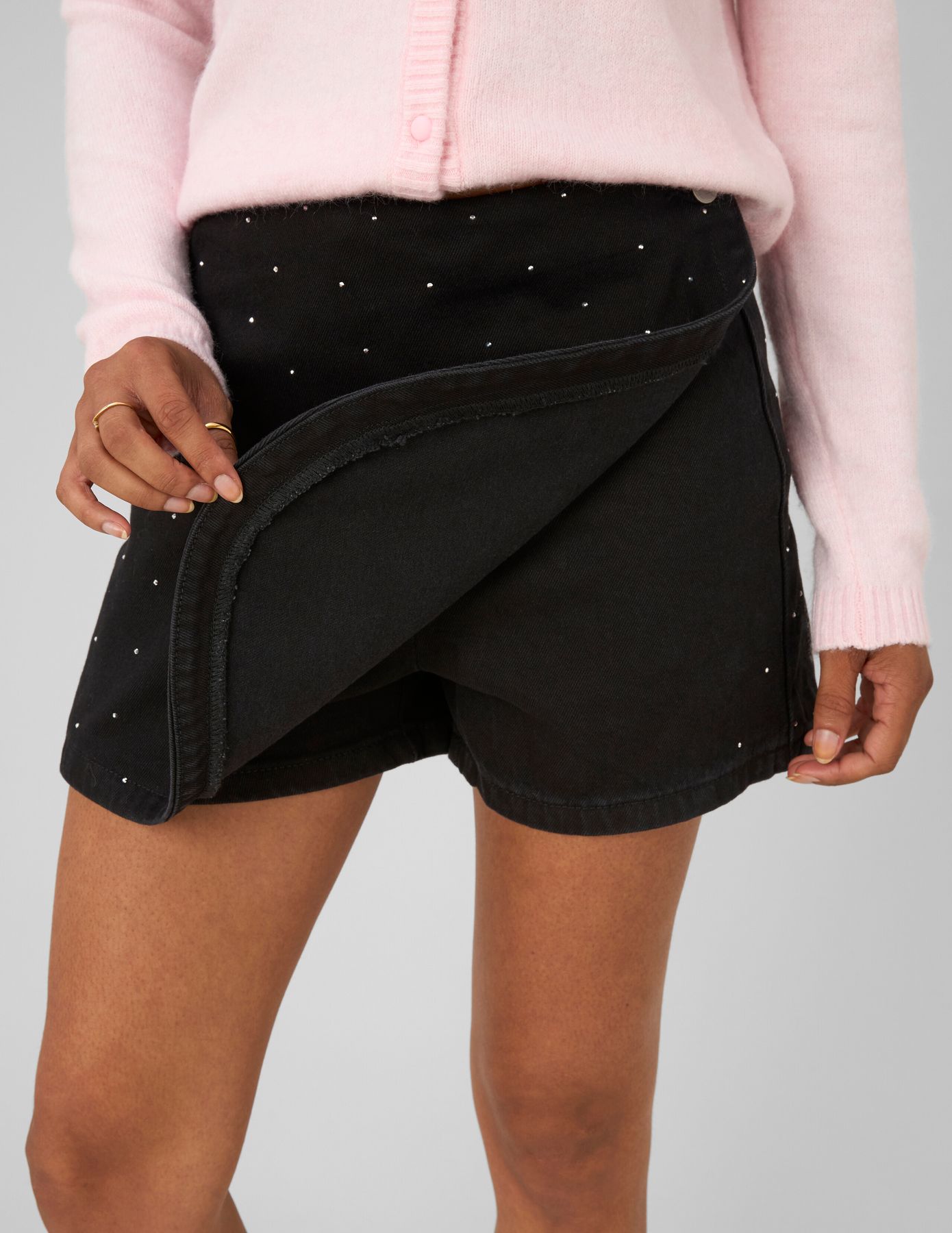 Jupe short &agrave; strass
