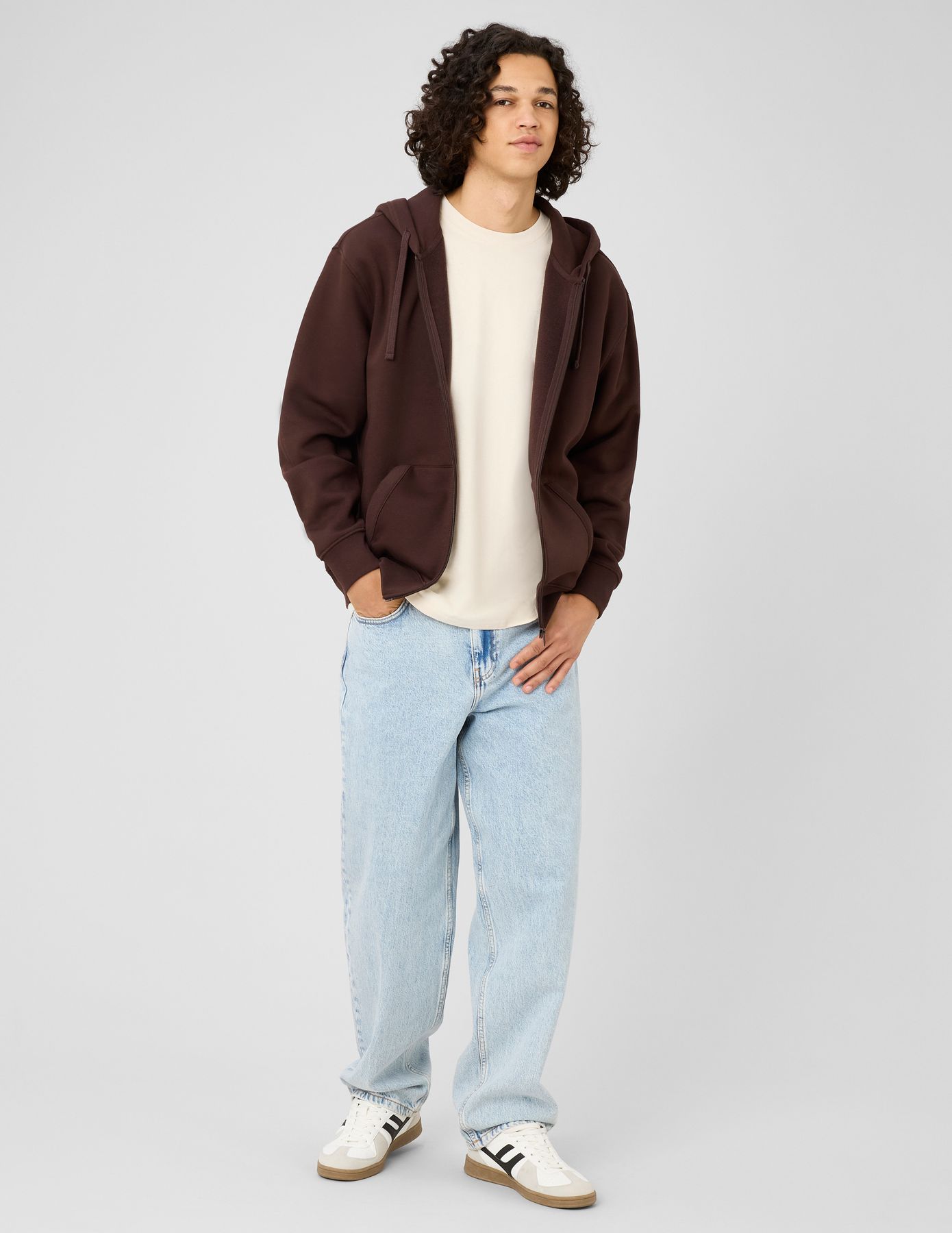 Sweat zipp&eacute; &agrave; capuche