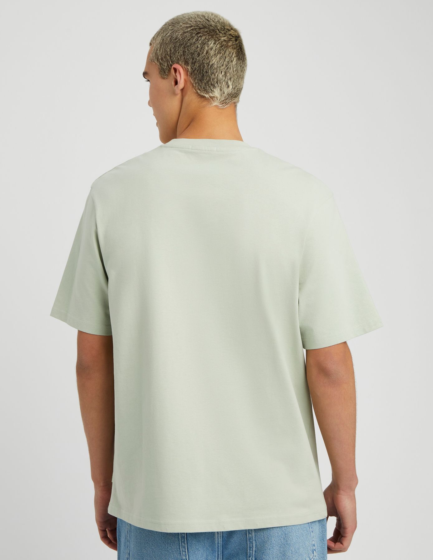 T-shirt broderie poitrine