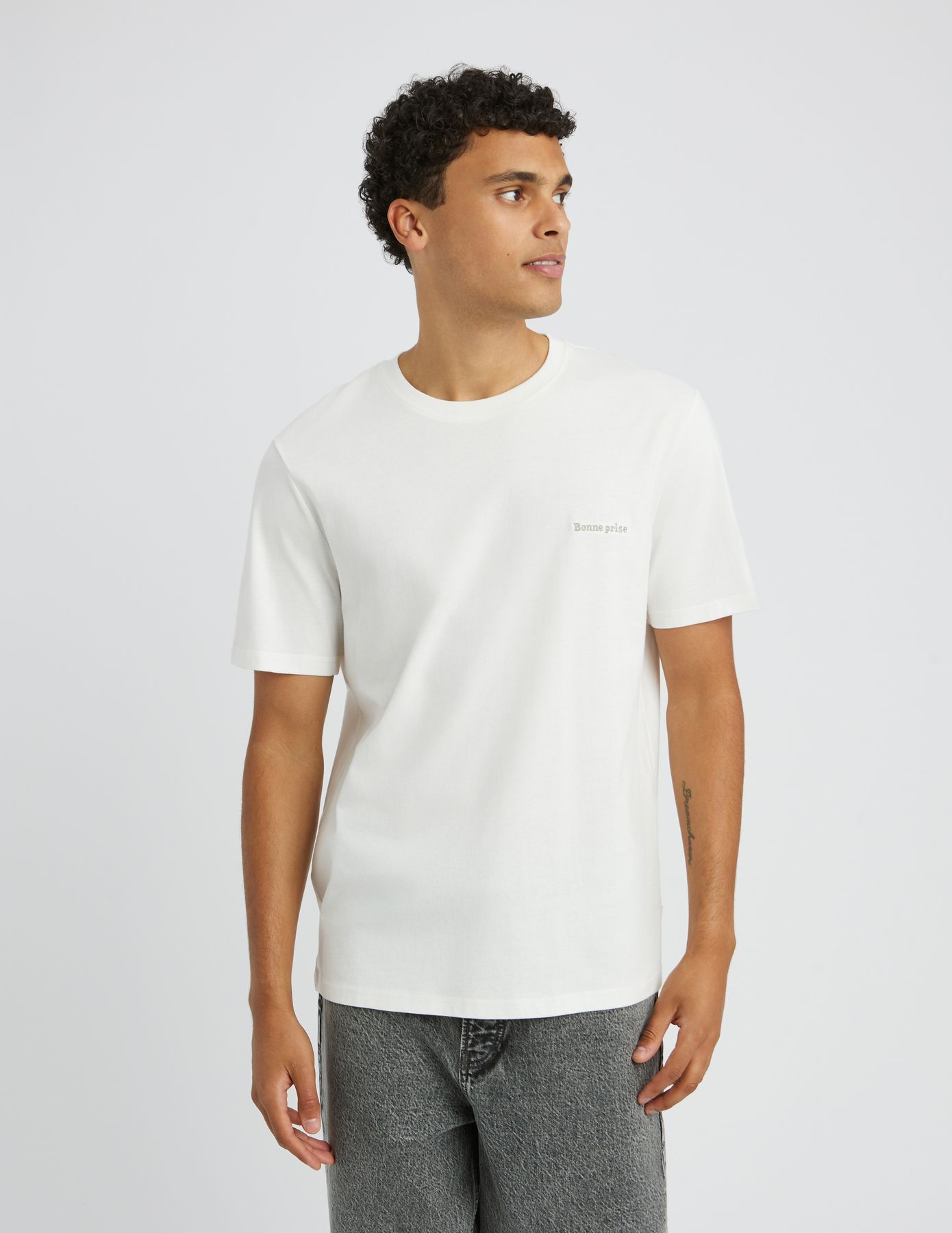 T-shirt brod&eacute; bonne prise