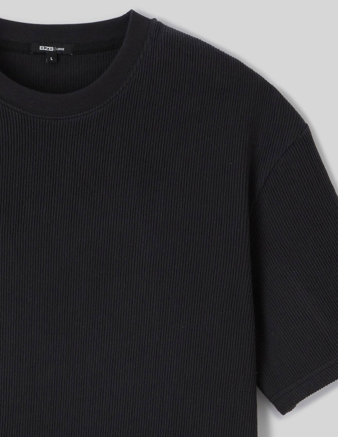 T-shirt reliéfé