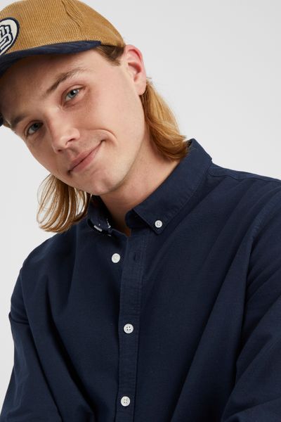 Chemise unie ajustée