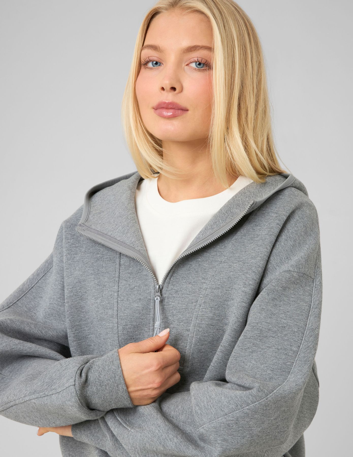 Sweat zipp&eacute; &agrave; capuche
