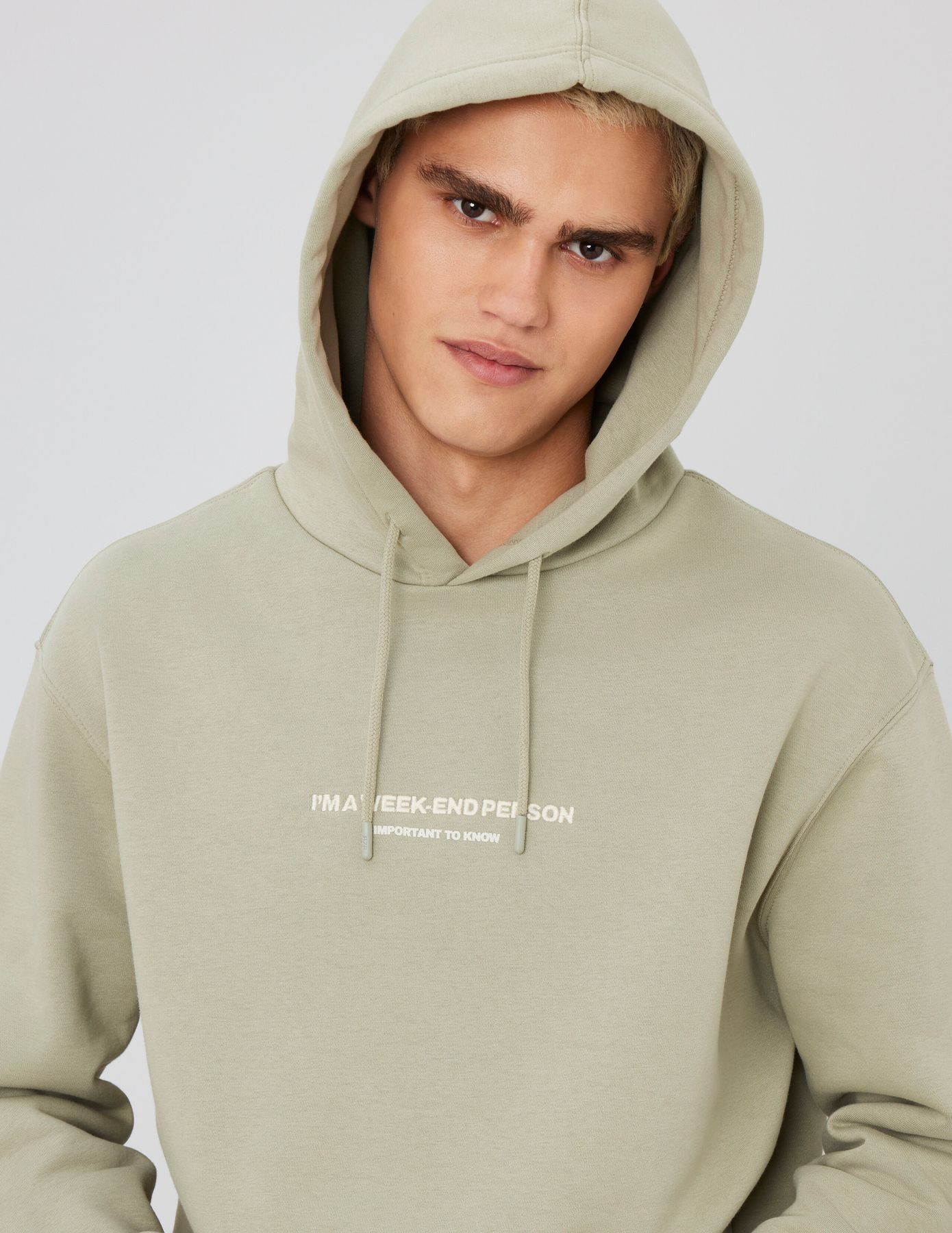 Sweat &agrave; capuche message brod&eacute;