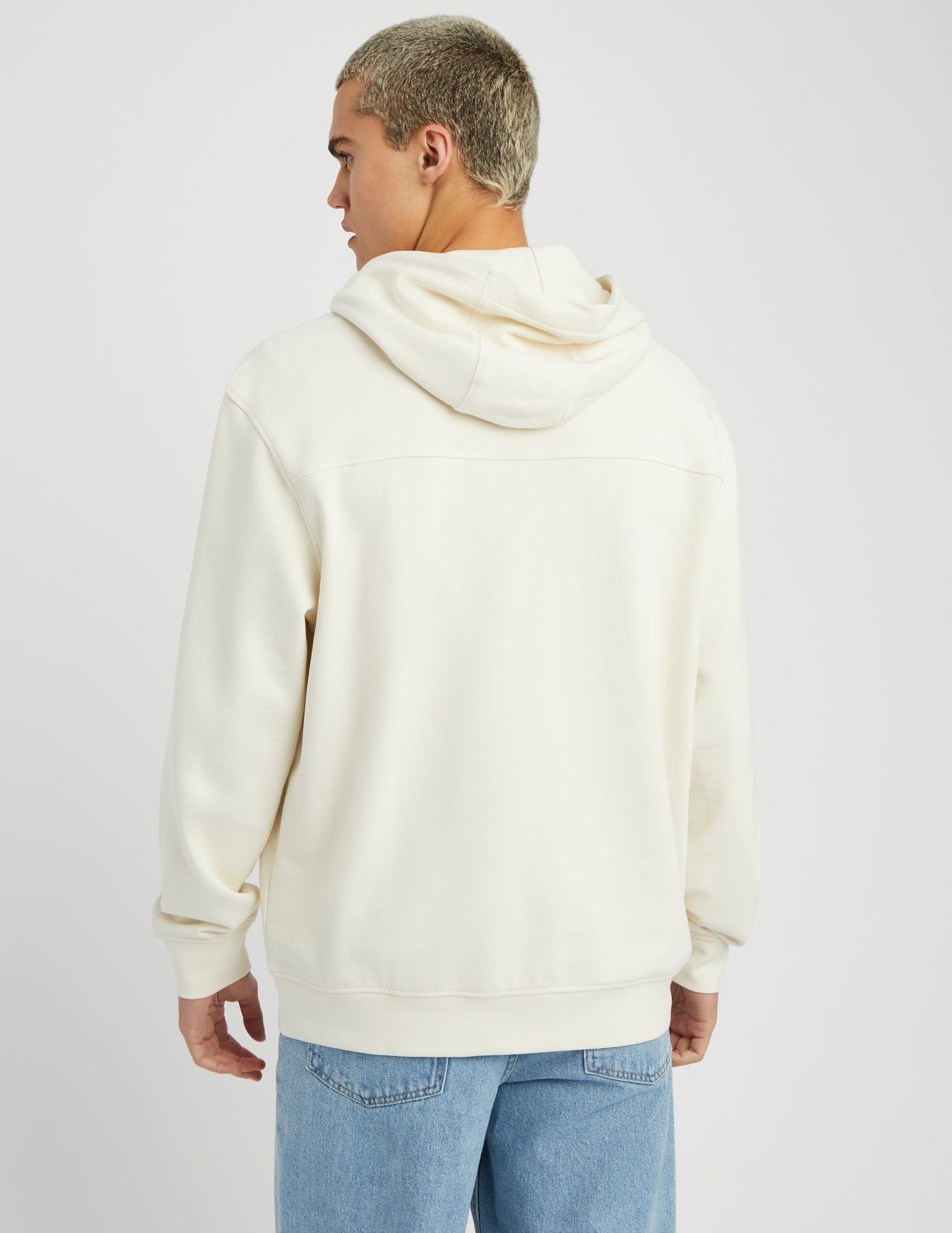 Sweat brod&eacute; &agrave; capuche