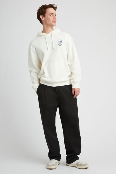 Sweat capuche broderie poitrine