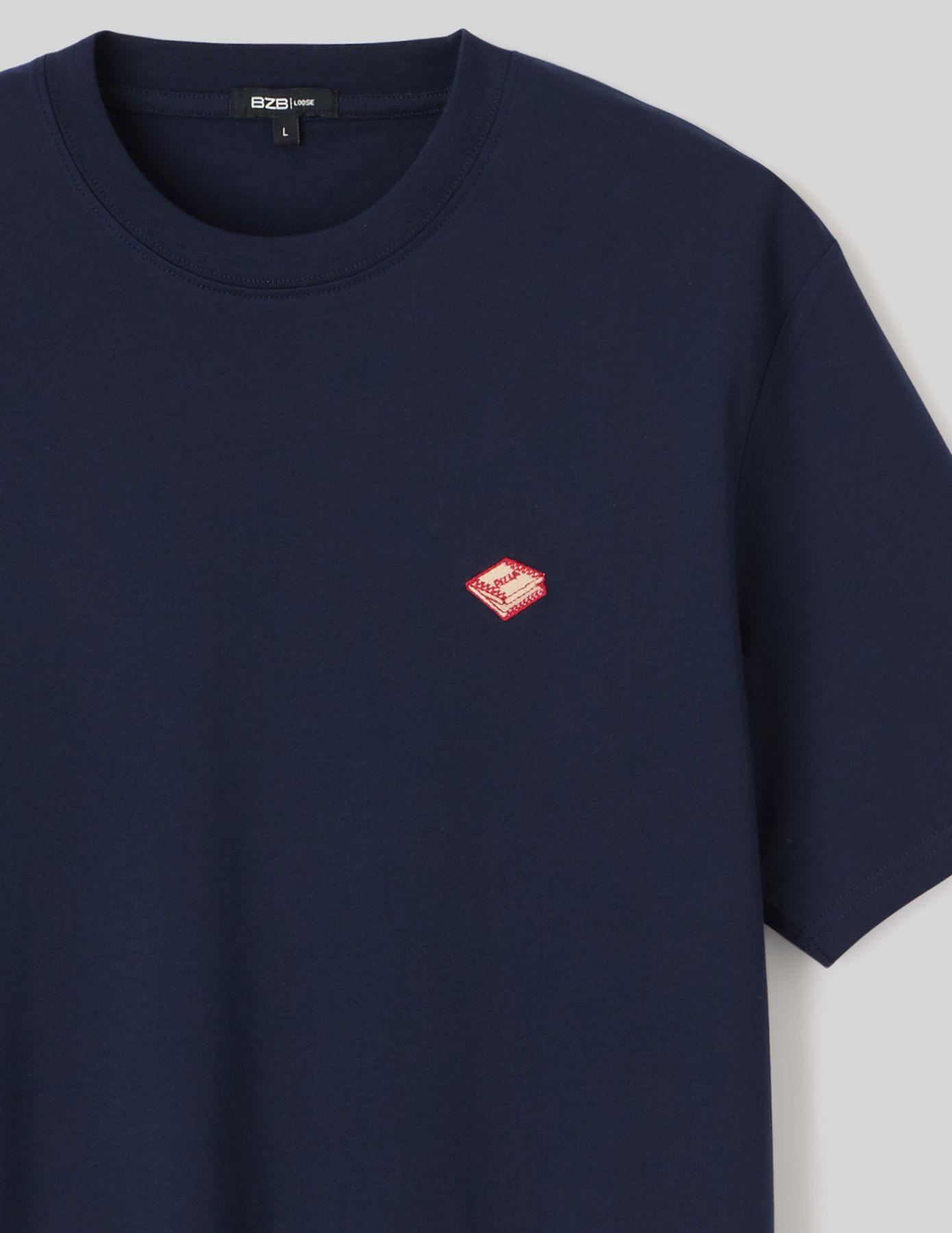 T-shirt broderie poitrine