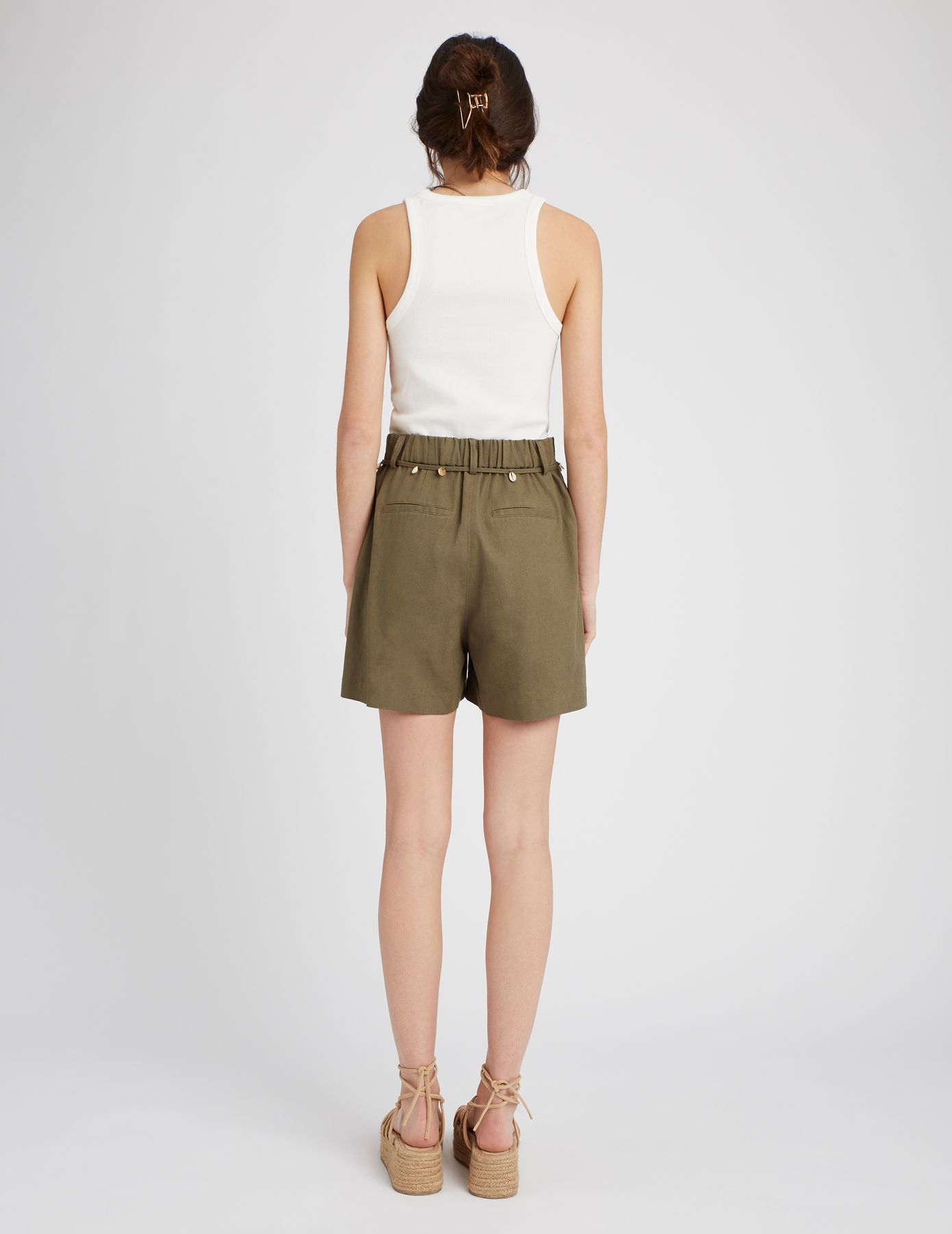 Short en lin avec ceinture