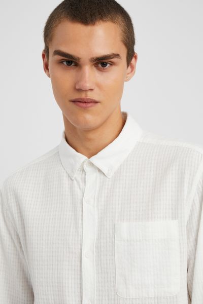 Chemise textur&eacute;e unie droite