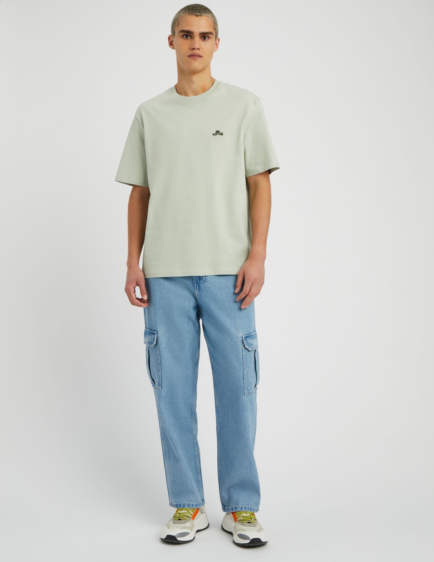 T-shirt broderie poitrine