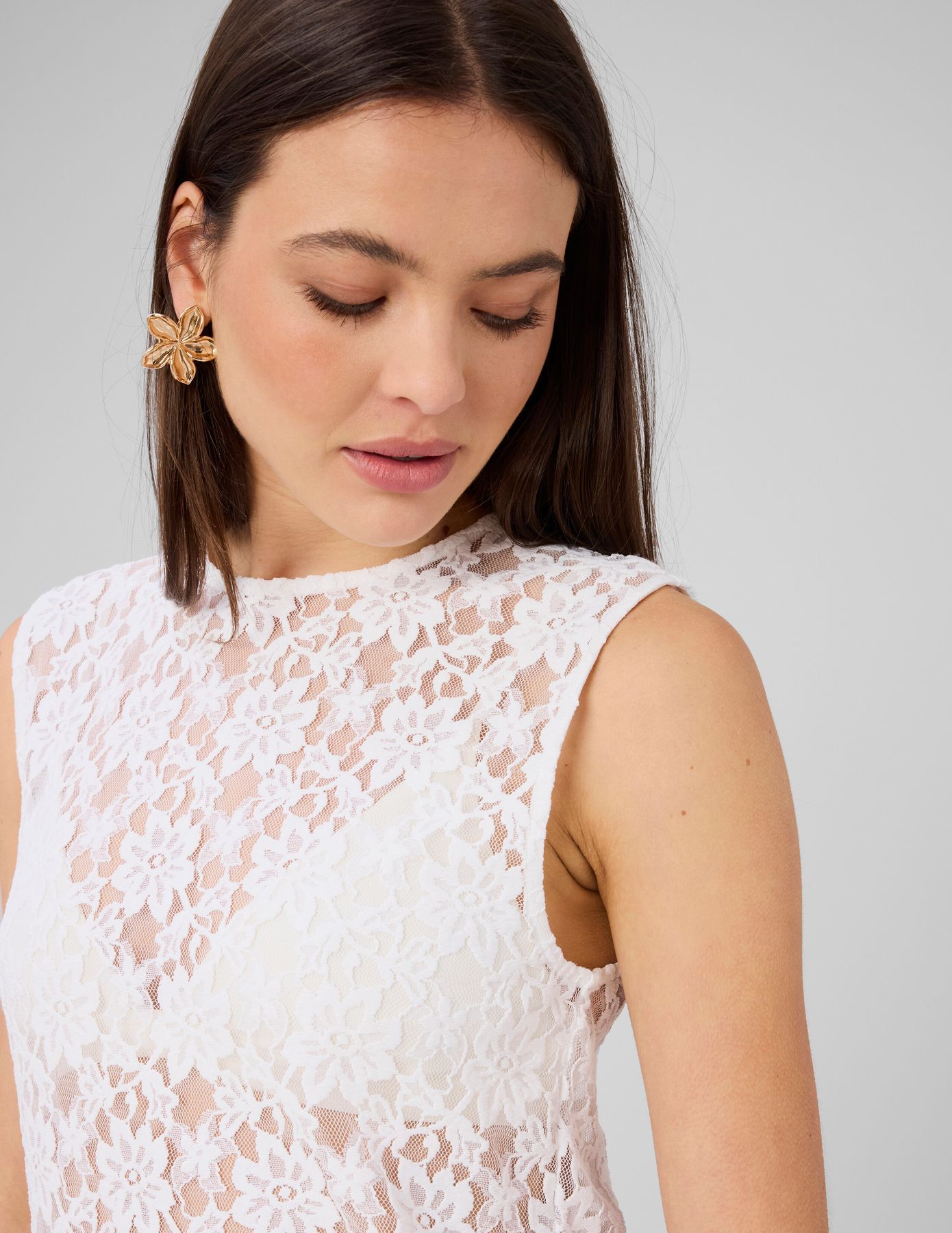 Top sans manche en dentelle