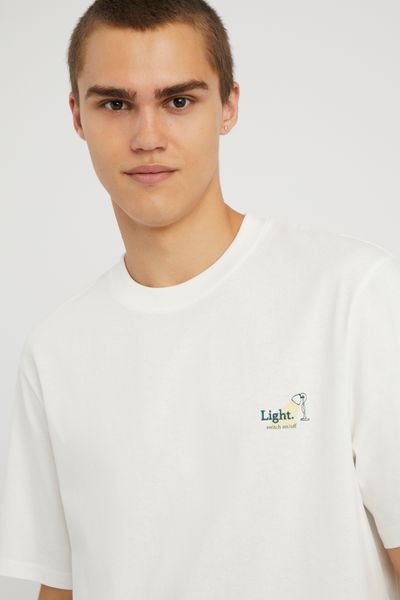 T-shirt broderie poitrine