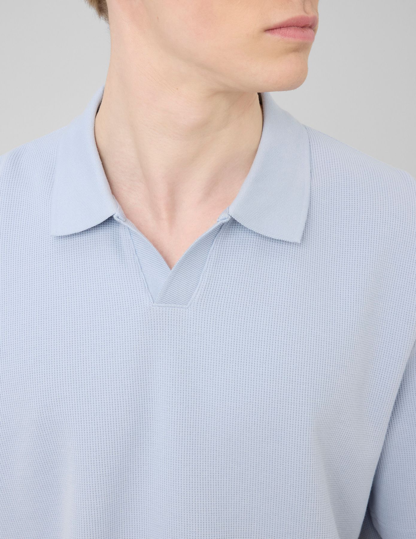 Polo mati&egrave;re gaufr&eacute;e