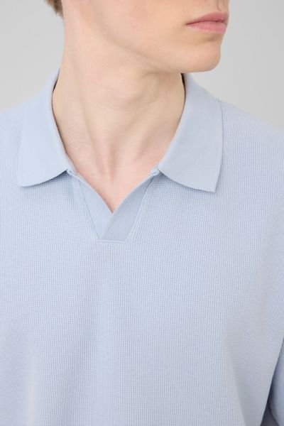 Polo mati&egrave;re gaufr&eacute;e