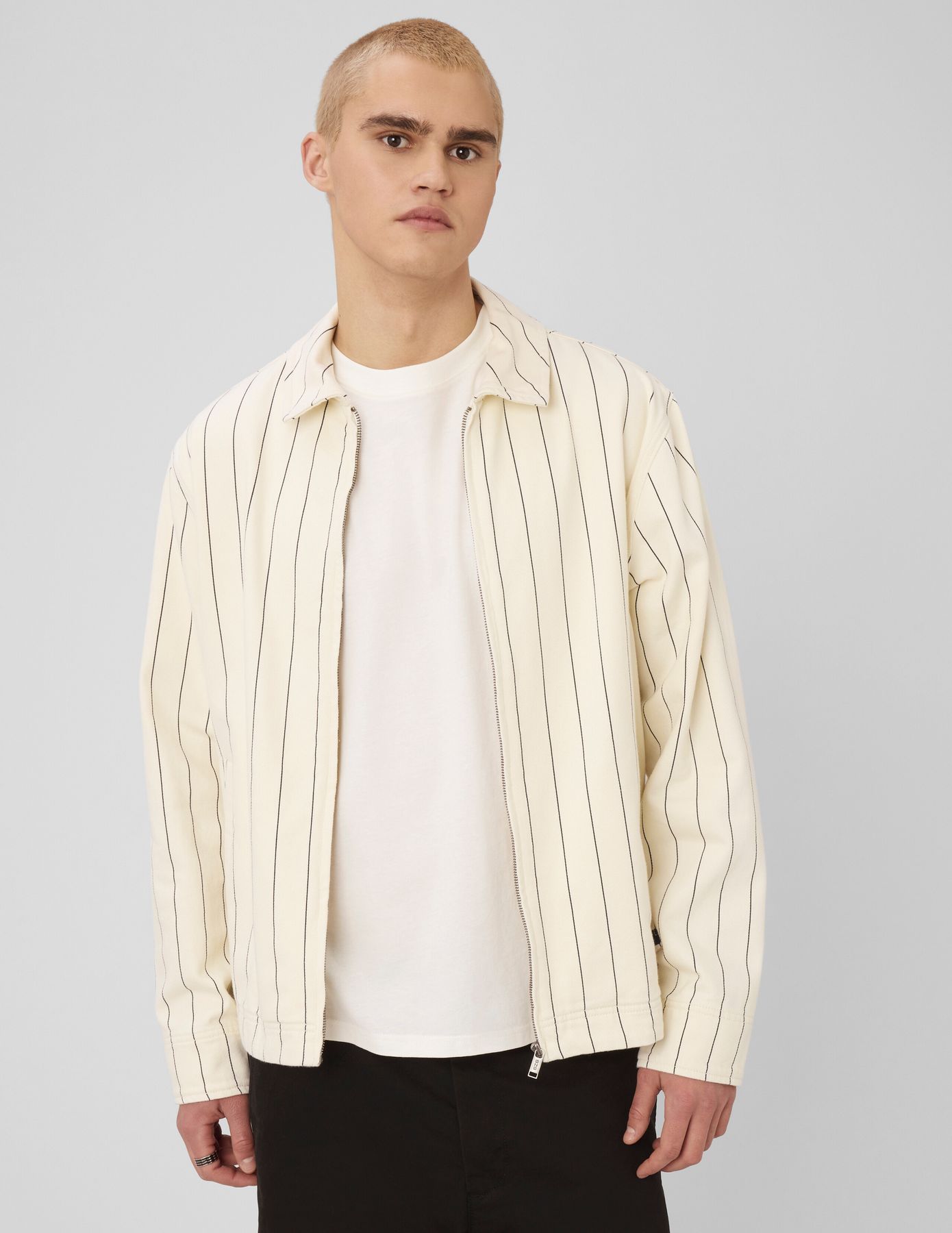 Veste zipp&eacute;e ray&eacute;e