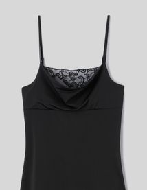 Robe longue avec empi&egrave;cements en dentelle