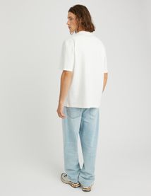 T-shirt &eacute;tiquette centr&eacute;e