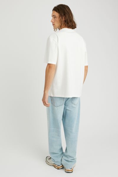 T-shirt &eacute;tiquette centr&eacute;e