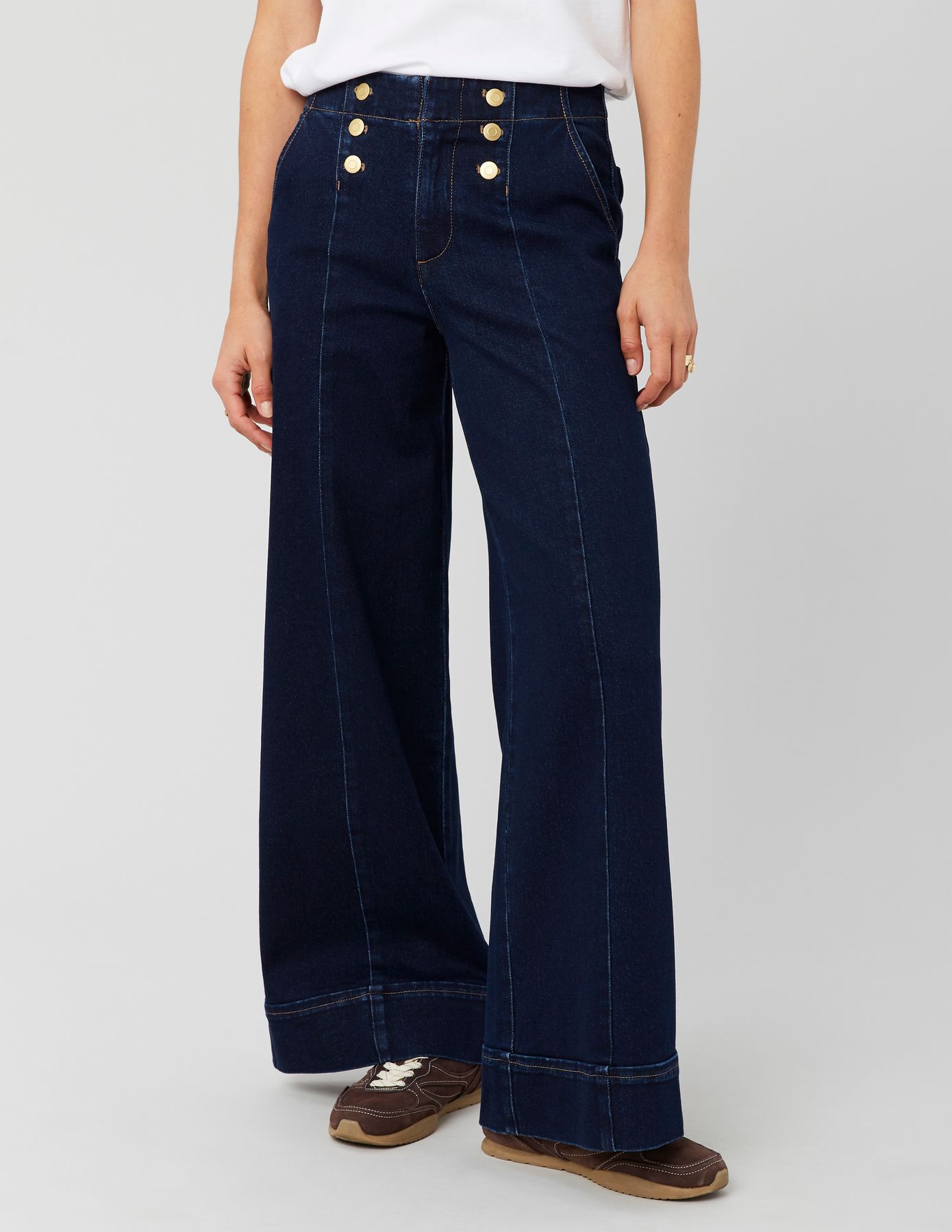 Jean détail boutons dorés