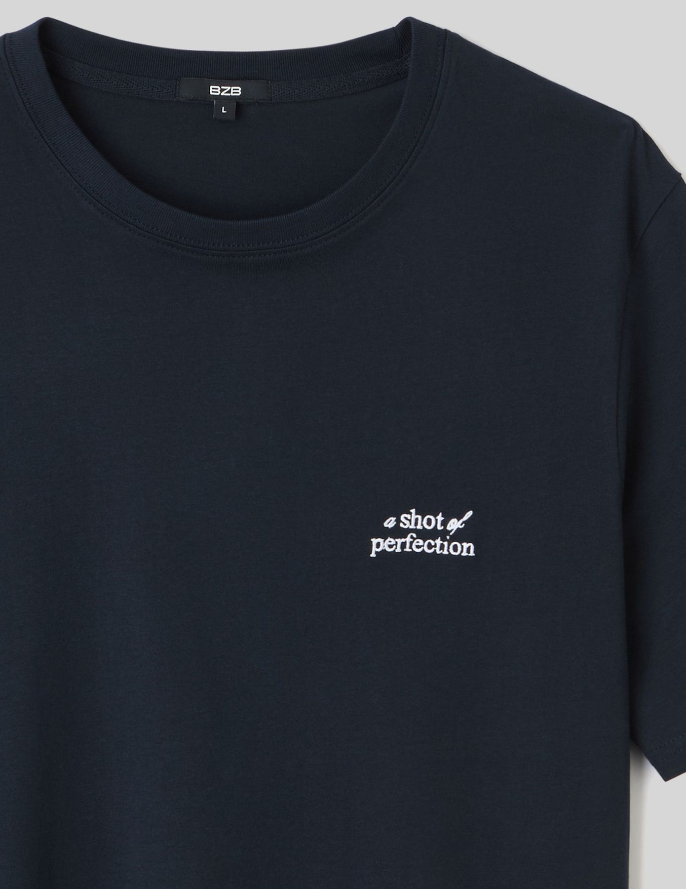 T-shirt broderie poitrine