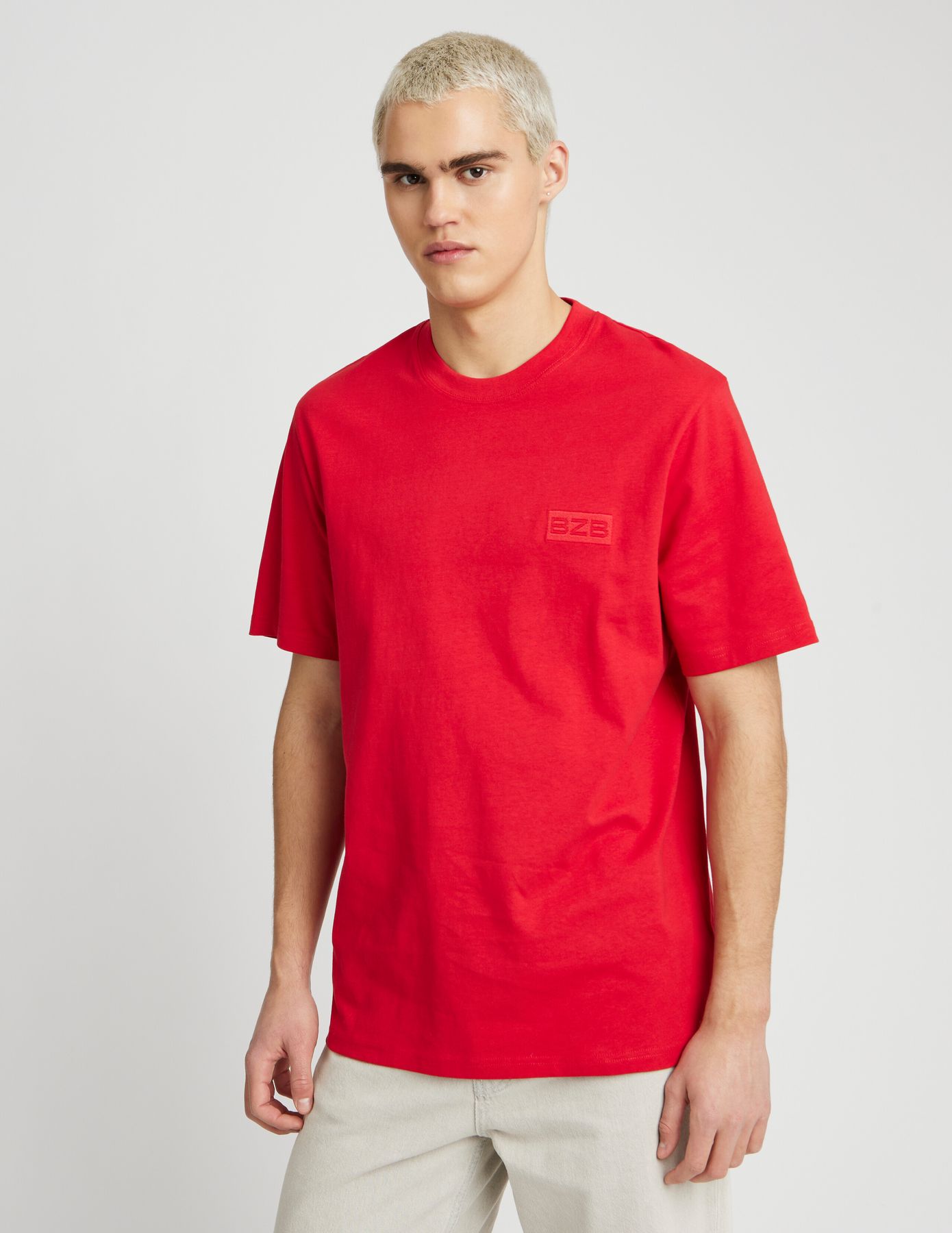 T-shirt broderie poitrine