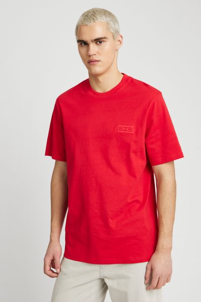 T-shirt broderie poitrine