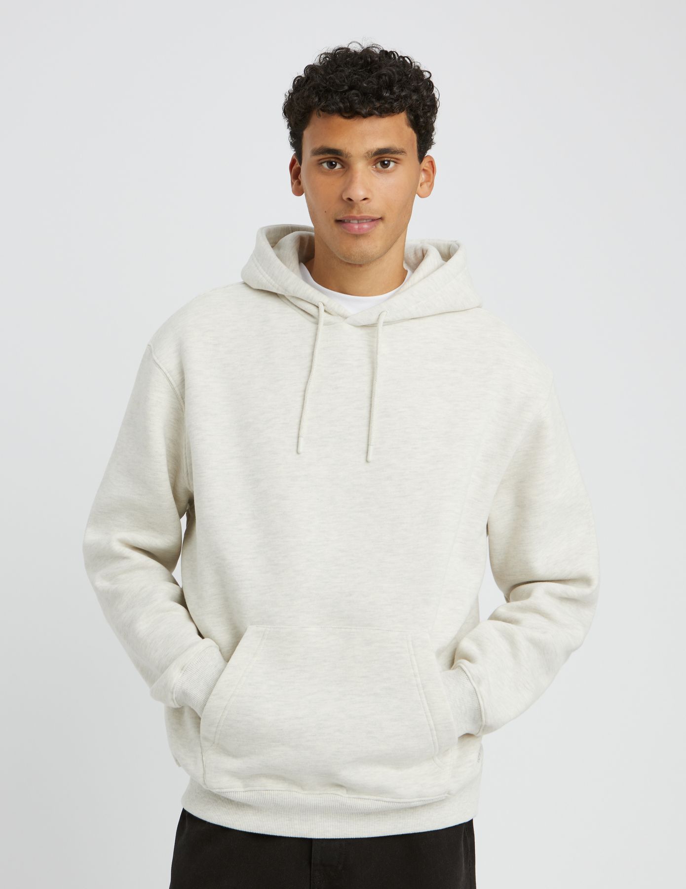 Sweat &agrave; capuche chin&eacute;