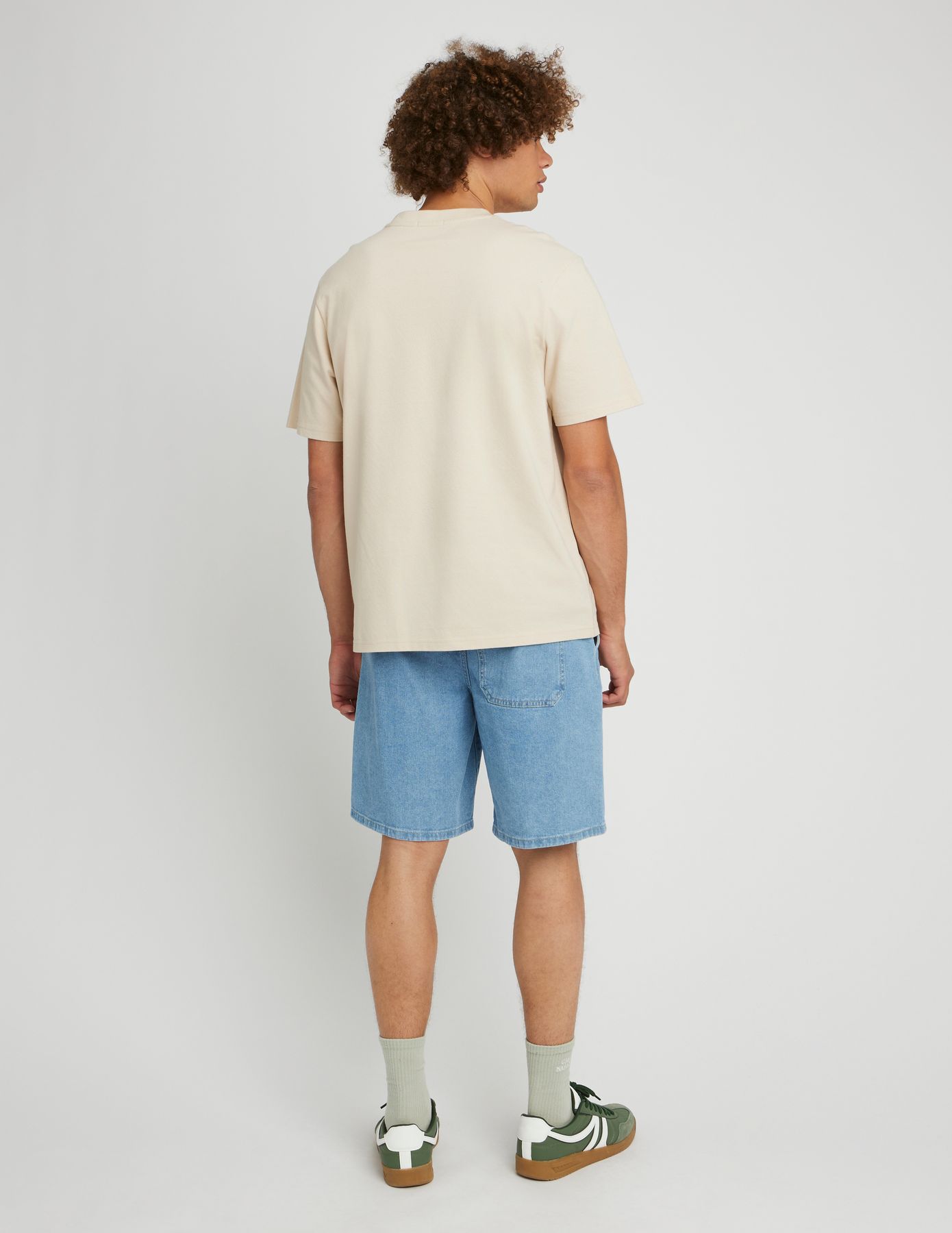 T-shirt broderie poitrine