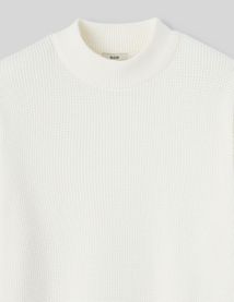 Pull col montant reli&eacute;f&eacute;