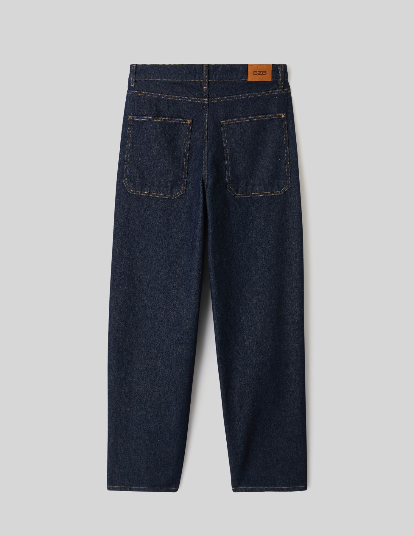 Jean loose &agrave; d&eacute;coupes