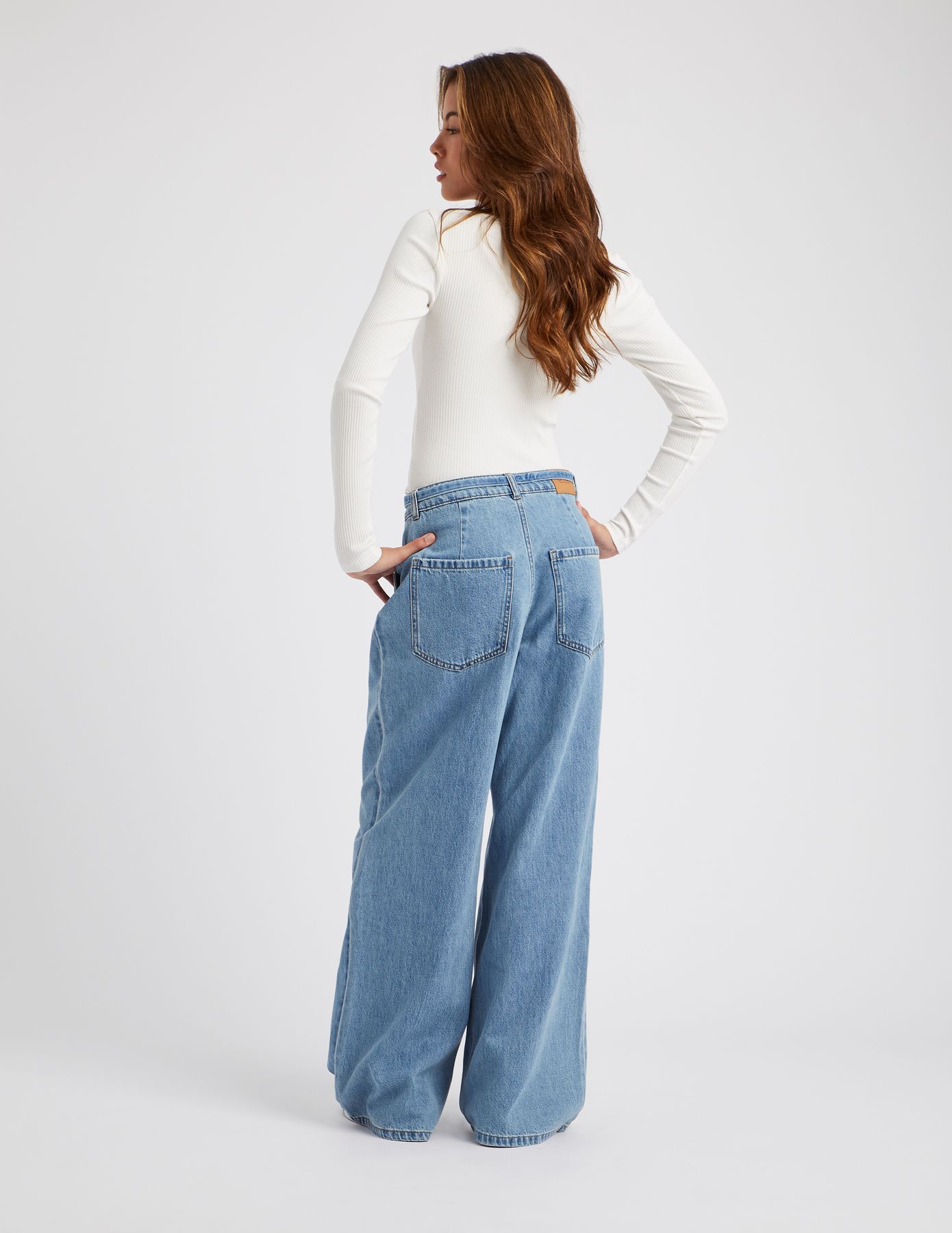 Jean wide leg &agrave; pinces