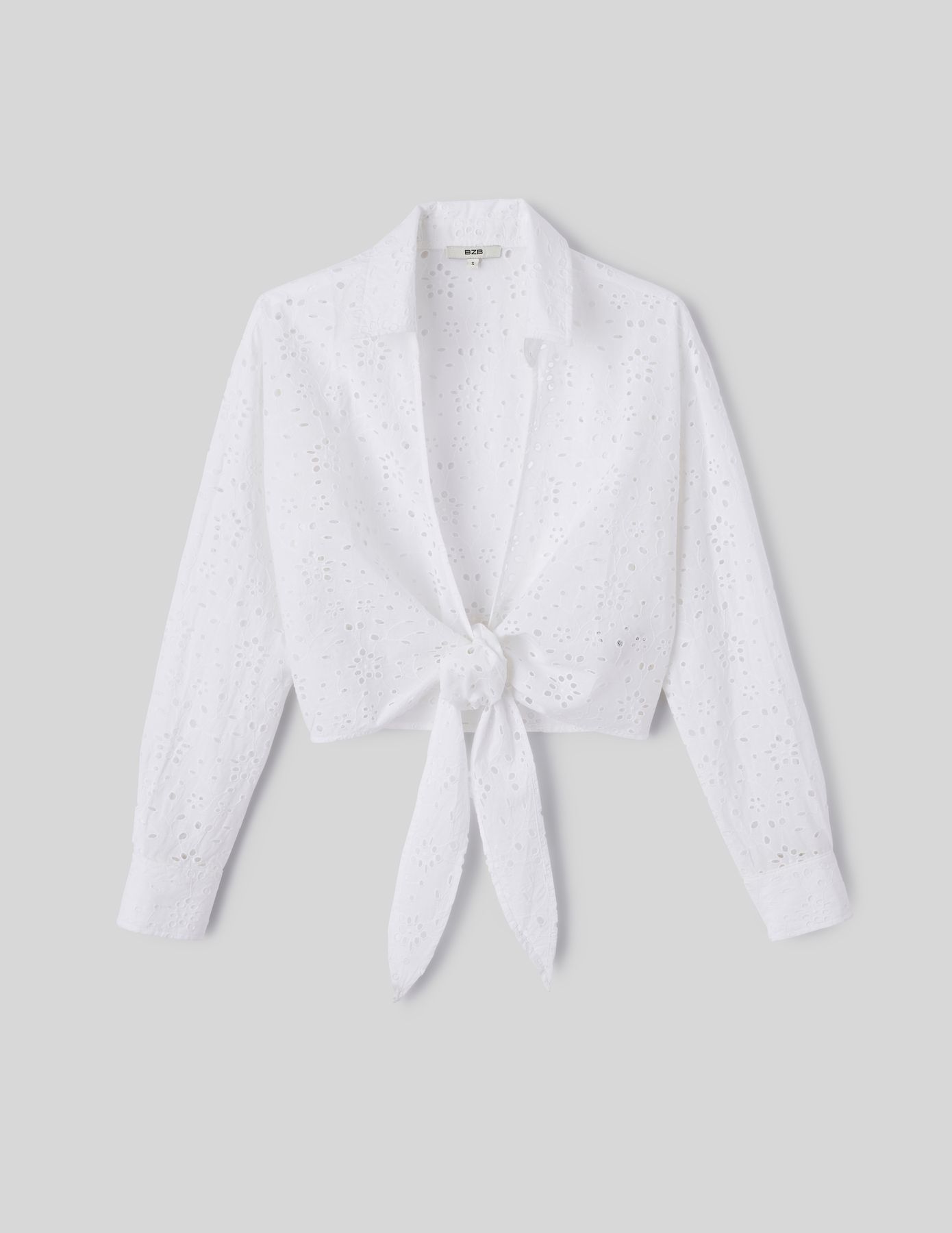 Chemise à nouer en broderie anglaise