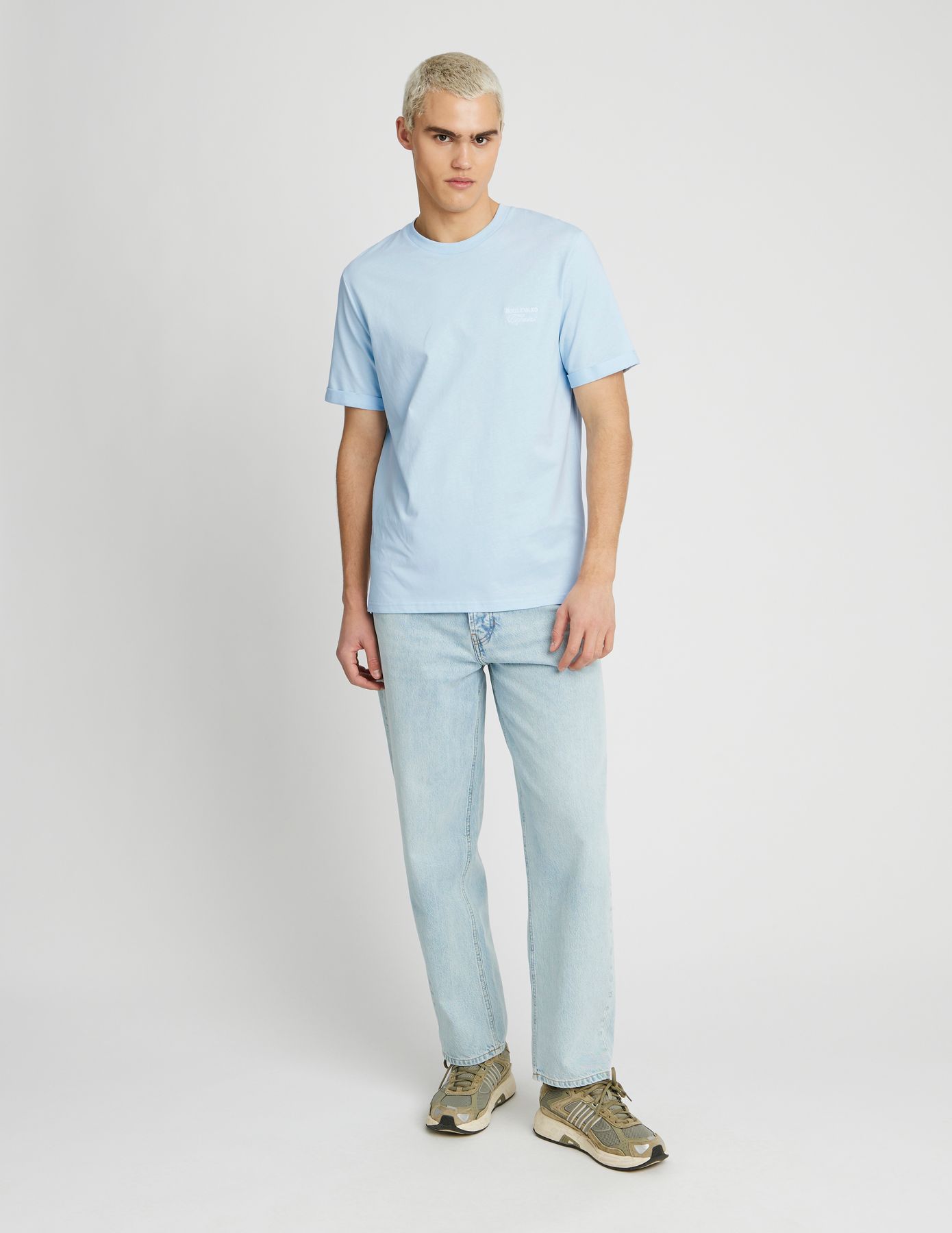 T-shirt broderie poitrine