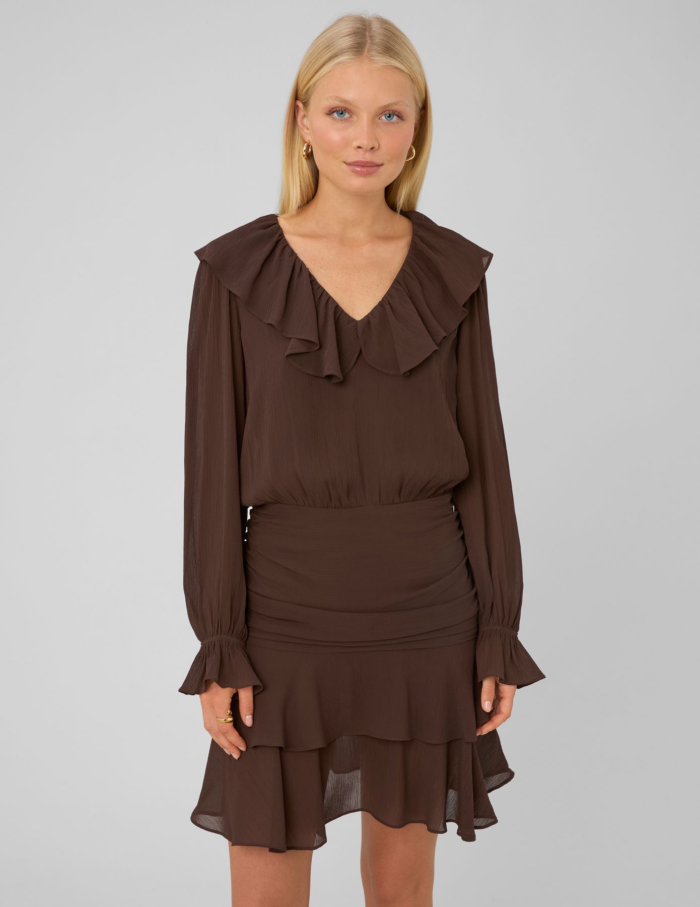 Robe courte &agrave; volants