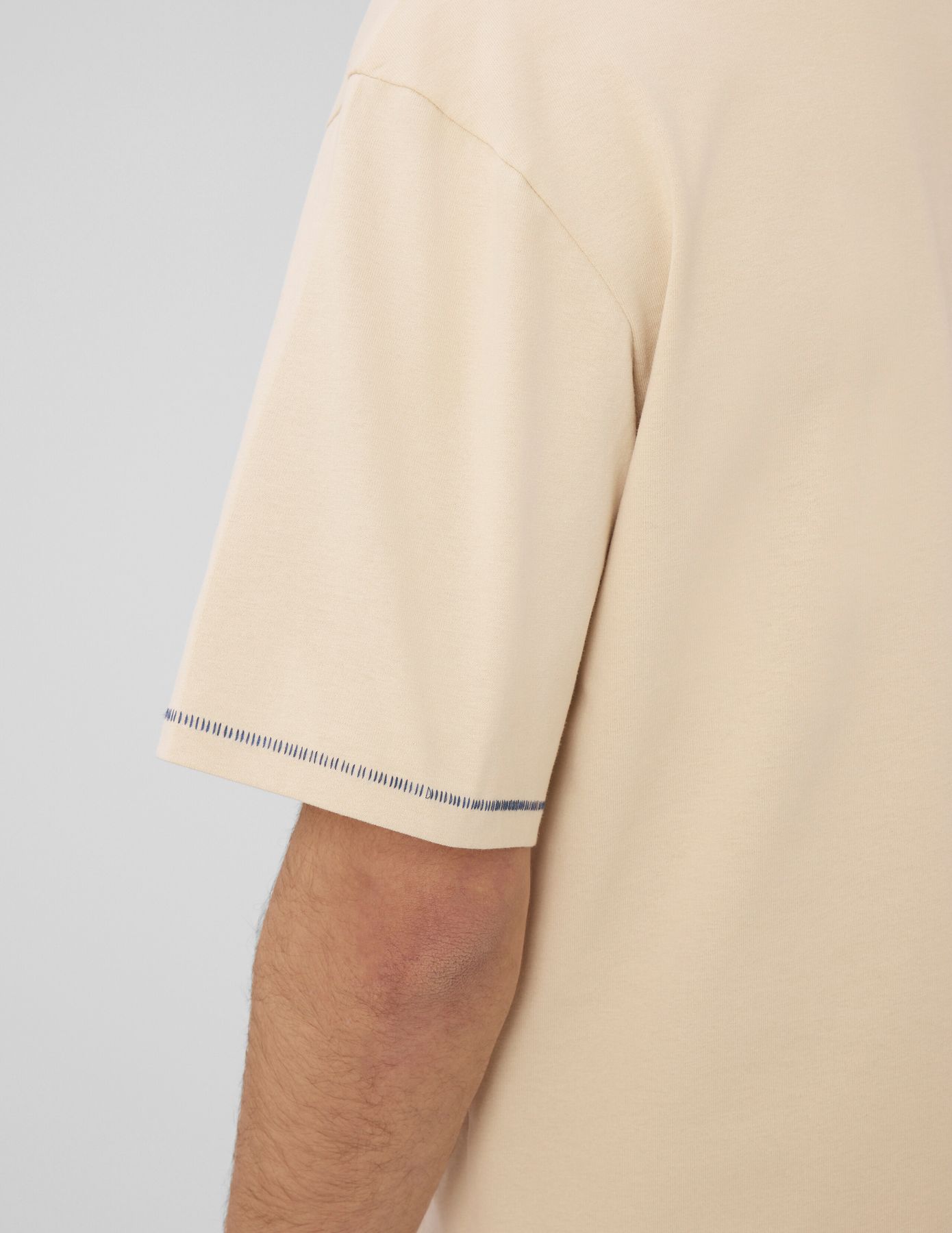 T-shirt imprim&eacute; poitrine