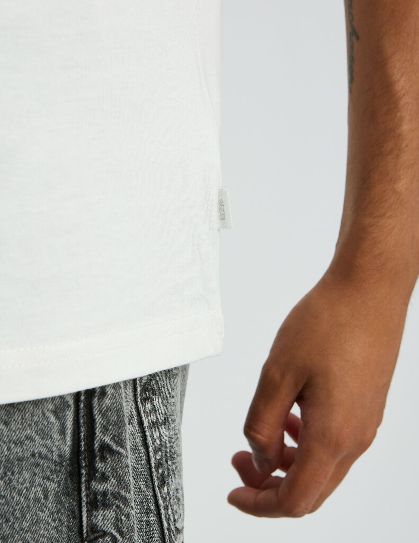 T-shirt brod&eacute; bonne prise