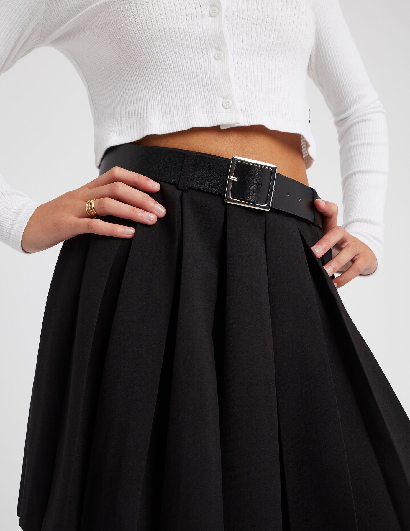 Jupe courte pliss&eacute;e ceintur&eacute;e