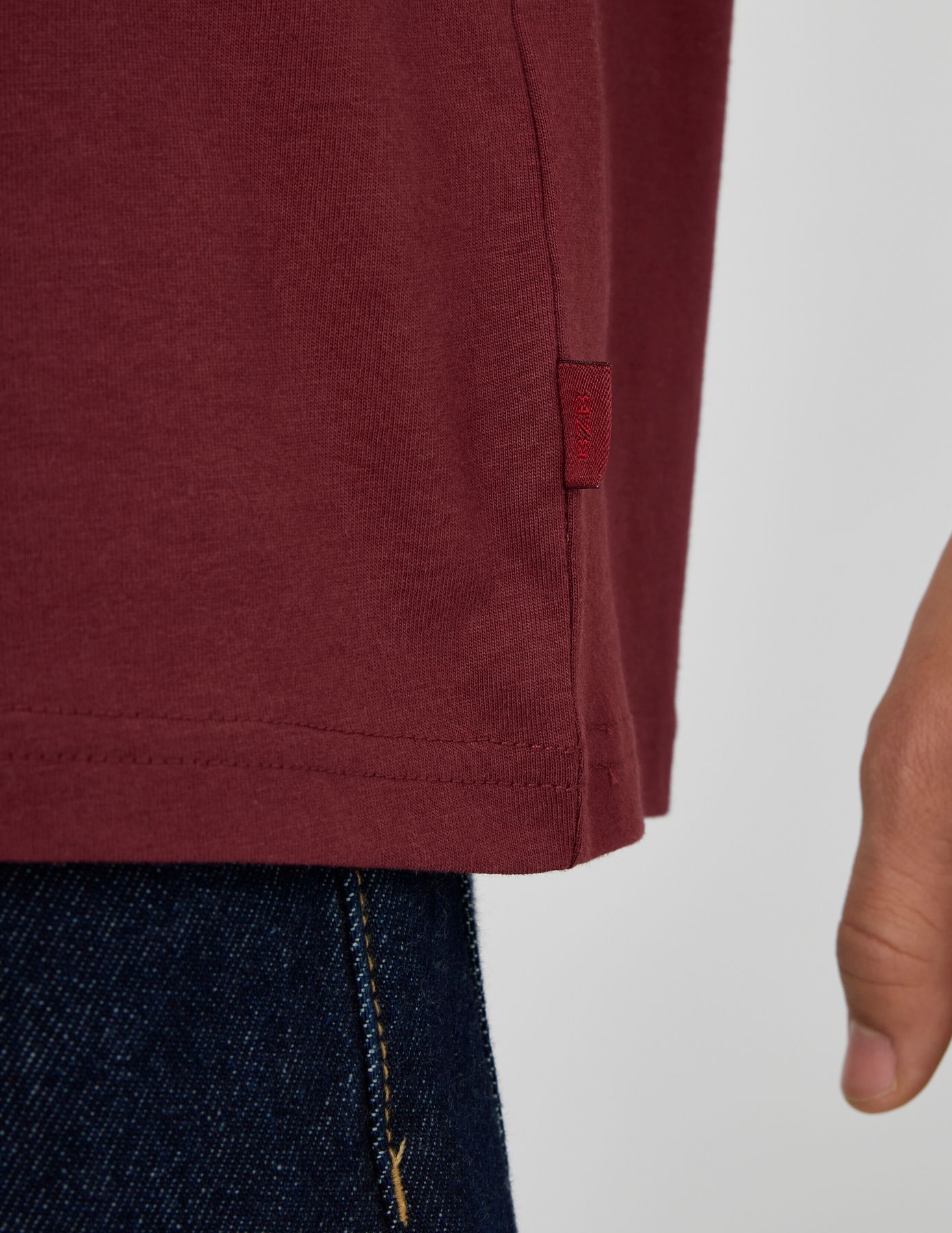 T-shirt broderie poitrine