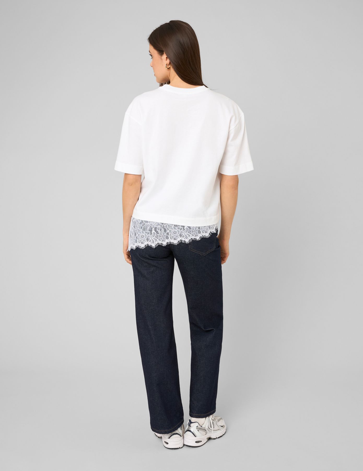 T-shirt avec empi&egrave;cement en dentelle